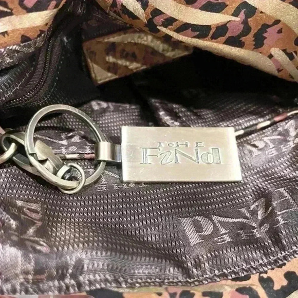 The Find Animal Tote w/Wallet - Picture 4 of 11